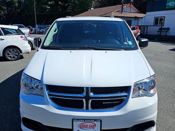 2017 Dodge  Grand Caravan SE image 4