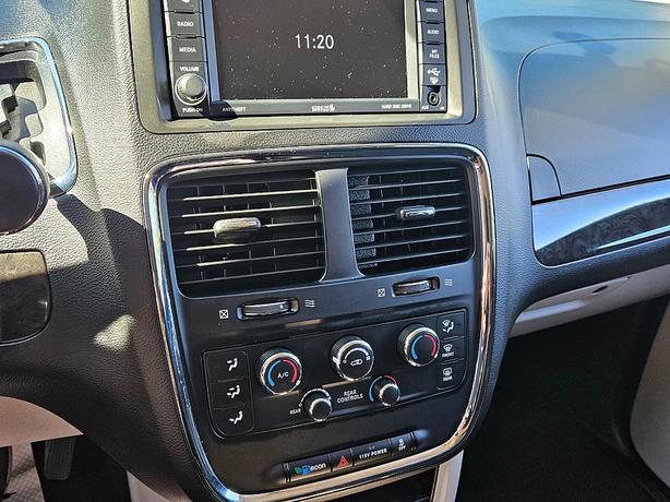 2017 Dodge  Grand Caravan SE image 6