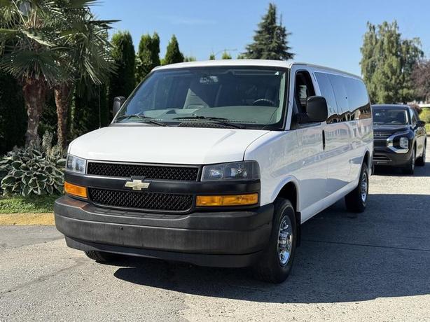2021 Chevrolet Express 3500 12-Passenger Van image 4