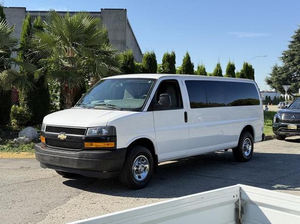 2021 Chevrolet Express 3500 12-Passenger Van image 5