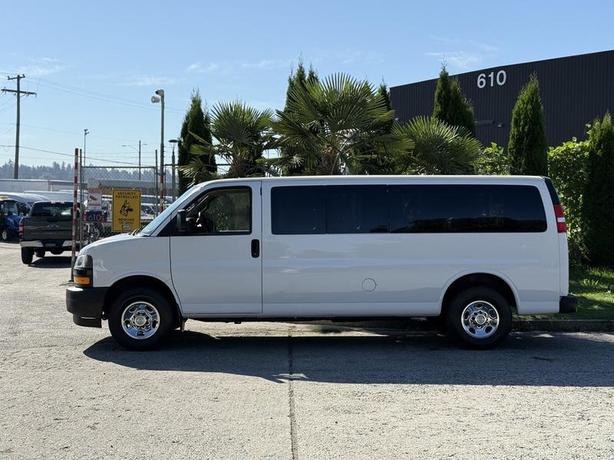 2021 Chevrolet Express 3500 12-Passenger Van image 6