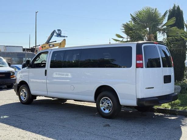 2021 Chevrolet Express 3500 12-Passenger Van image 7