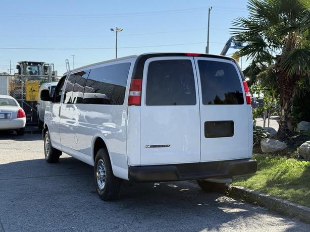 2021 Chevrolet Express 3500 12-Passenger Van image 8