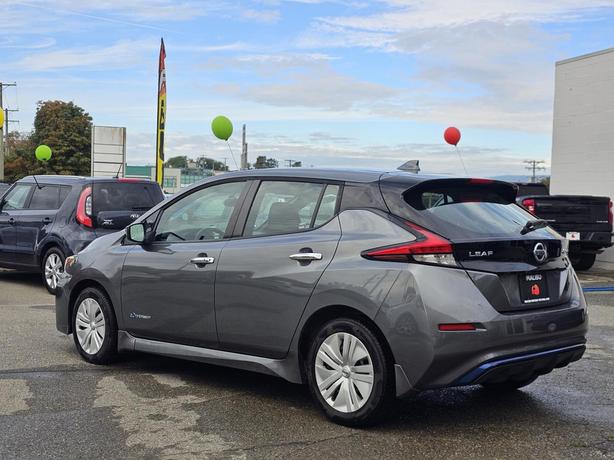 2019 Nissan LEAF S Hatchback image 4