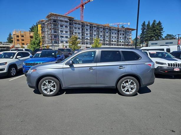 2015 Mitsubishi Outlander 4WD 4dr ES | Keyless Entry | Cruise Control | No Repor image 3