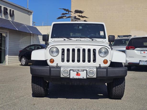 2013 Jeep Wrangler 4WD 4dr Sahara image 2