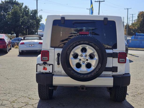 2013 Jeep Wrangler 4WD 4dr Sahara image 3