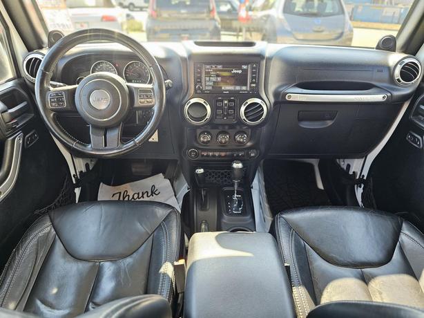 2013 Jeep Wrangler 4WD 4dr Sahara image 6