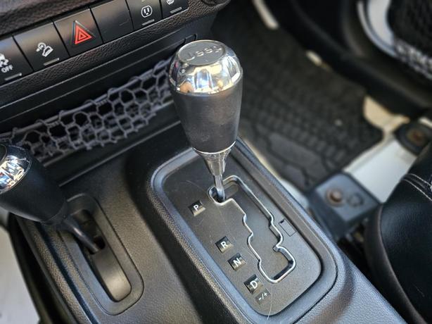 2013 Jeep Wrangler 4WD 4dr Sahara image 7