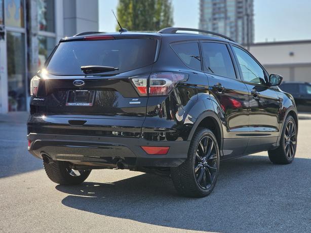 2017 Ford Escape FWD 4dr SE image 5