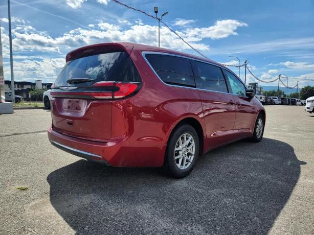 2024 CHRYSLER PACIFICA image 8