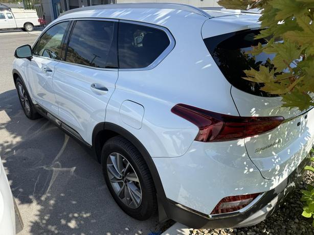 2020 Hyundai Santa Fe Luxury image 3