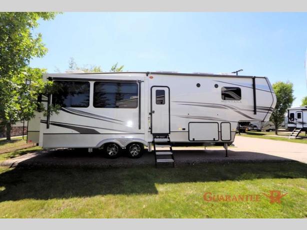 Used 2022 Keystone RV Montana 3121RL image 7