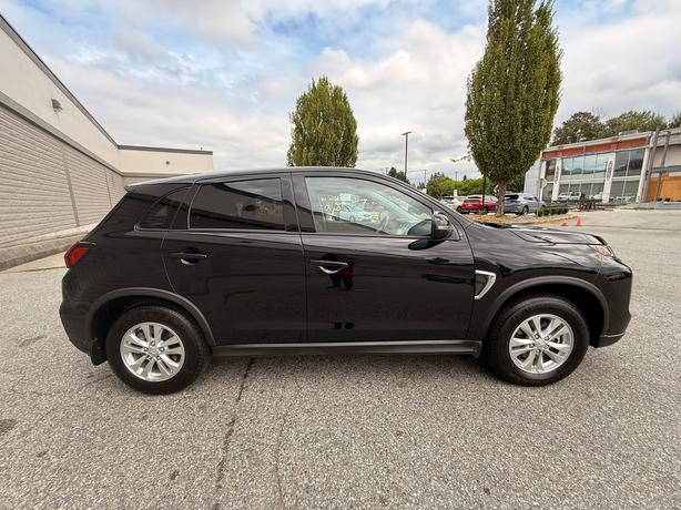 2023 Mitsubishi RVR SE AWC - Heated Seats, No Accidents image 4