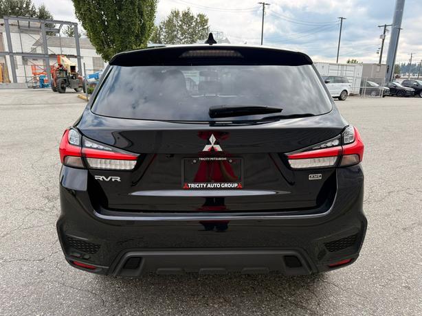 2023 Mitsubishi RVR SE AWC - Heated Seats, No Accidents image 6