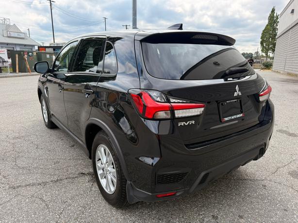 2023 Mitsubishi RVR SE AWC - Heated Seats, No Accidents image 7