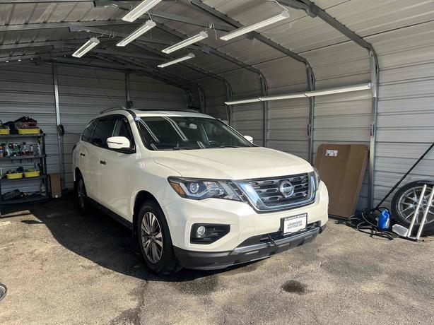 2017 Nissan Pathfinder image 1