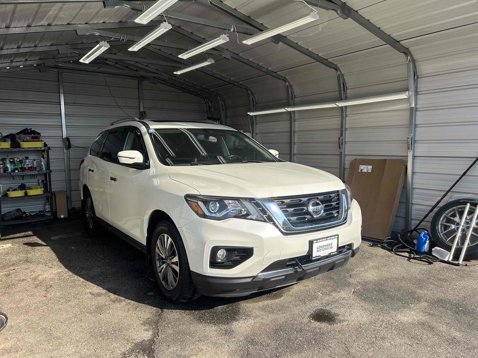 2017 Nissan Pathfinder display photo