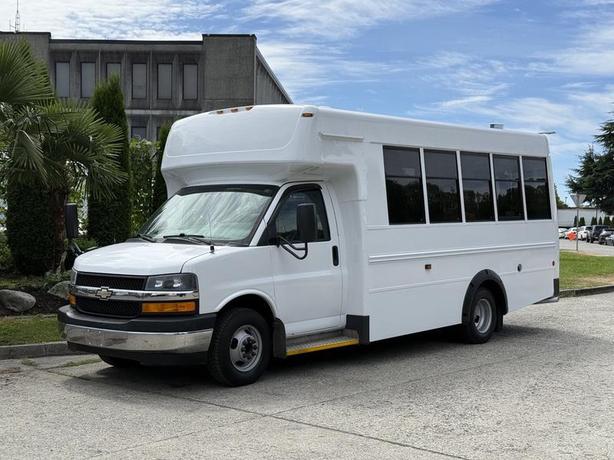 2017 Chevrolet Express G4500 13-Passenger Bus with Wheelchair Lift image 5