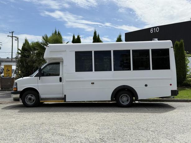 2017 Chevrolet Express G4500 13-Passenger Bus with Wheelchair Lift image 6