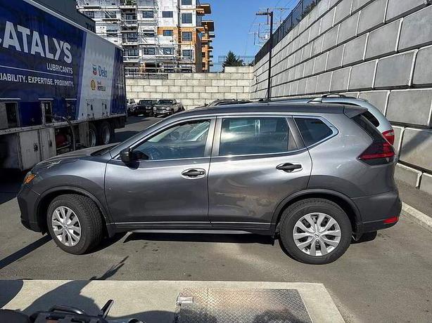 2019 Nissan Rogue S image 3