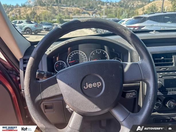 2009 Jeep Liberty Sport image 6