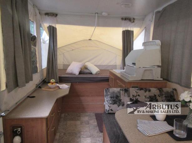 Used 2009 Forest River RV Rockwood Freedom LTD Series 1940LTD image 8