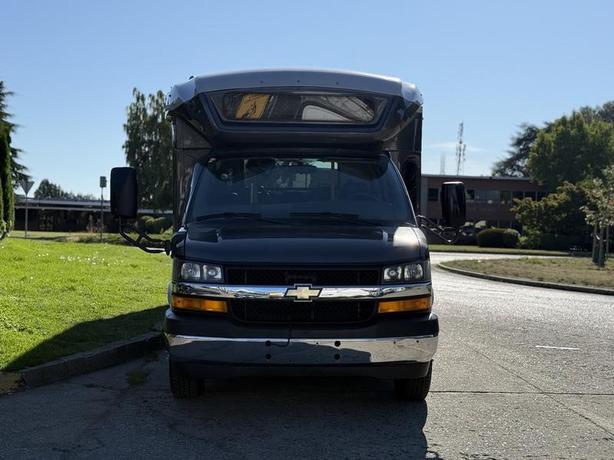 2019 Chevrolet Express 4500 22-Passenger Wheelchair Accessible Bus image 3