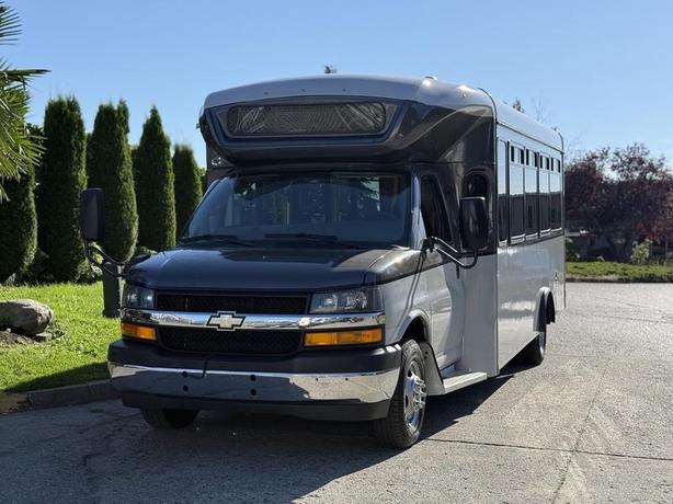 2019 Chevrolet Express 4500 22-Passenger Wheelchair Accessible Bus image 4