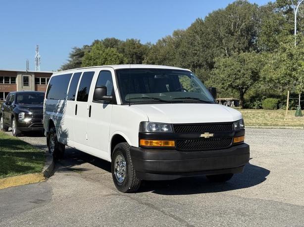 2021 Chevrolet Express 3500 12-Passenger Van image 2