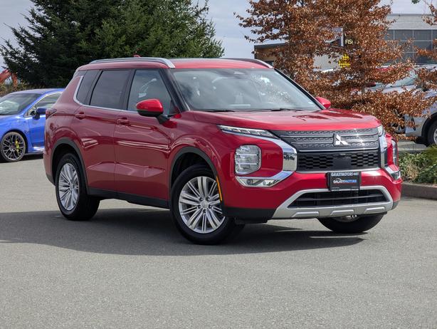 2024 Mitsubishi Outlander SE - 4x4, No Accidents, Sunroof, 7 Passenger image 4