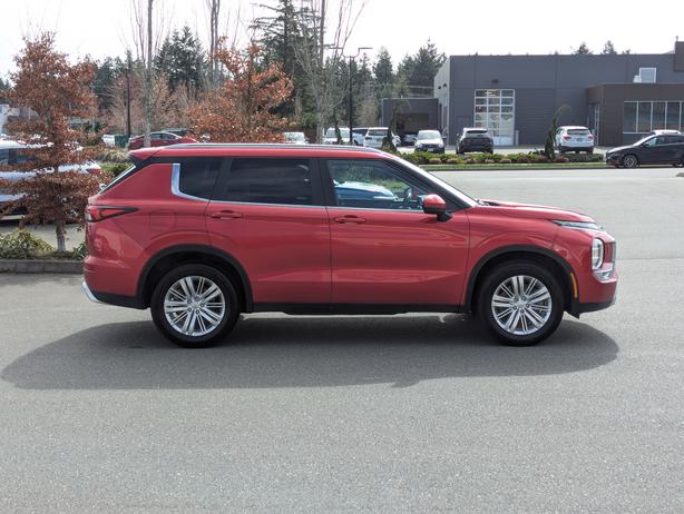 2024 Mitsubishi Outlander SE - 4x4, No Accidents, Sunroof, 7 Passenger image 5