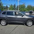 2016 Jeep  Cherokee Latitude thumbnail image 2