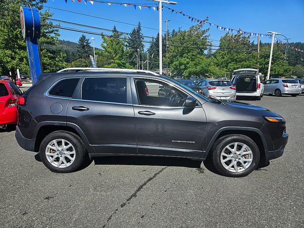 2016 Jeep  Cherokee Latitude image 2
