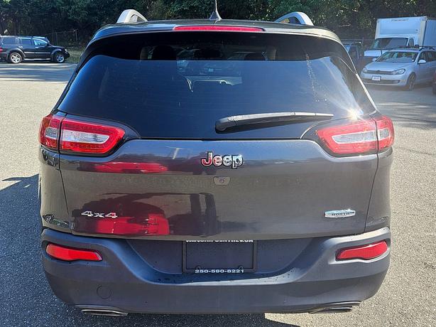 2016 Jeep  Cherokee Latitude image 4