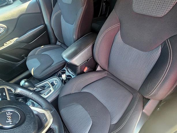 2016 Jeep  Cherokee Latitude image 7