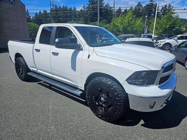 2015 Ram  1500 SLT image 1