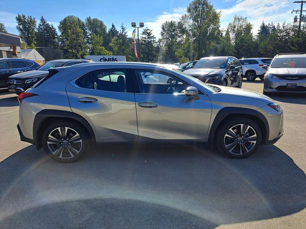 2020 Lexus UX 250h Hybrid - Heated and Cooled Seats, Moonroof image 5