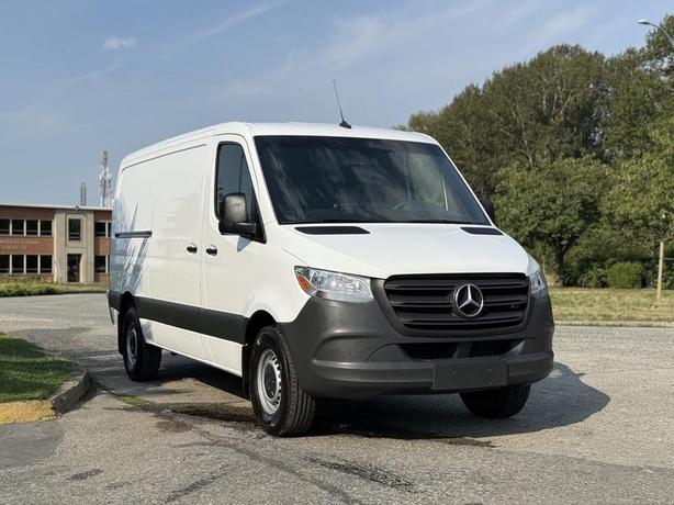 2021 Mercedes-Benz Sprinter 2500 Low Roof Cargo Van Diesel image 2