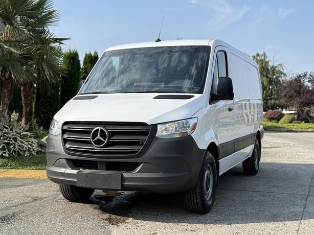 2021 Mercedes-Benz Sprinter 2500 Low Roof Cargo Van Diesel image 4