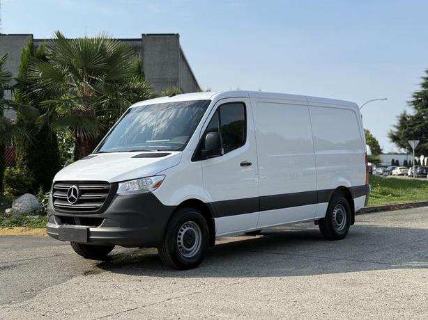 2021 Mercedes-Benz Sprinter 2500 Low Roof Cargo Van Diesel image 5