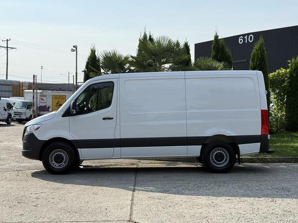 2021 Mercedes-Benz Sprinter 2500 Low Roof Cargo Van Diesel image 6