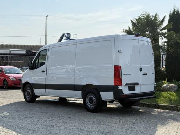 2021 Mercedes-Benz Sprinter 2500 Low Roof Cargo Van Diesel image 7