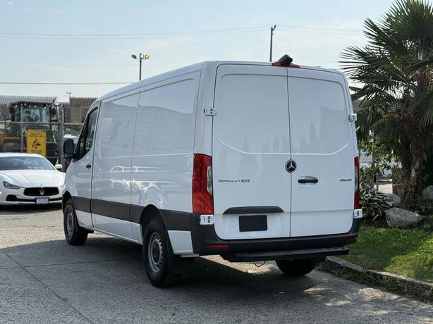 2021 Mercedes-Benz Sprinter 2500 Low Roof Cargo Van Diesel image 8