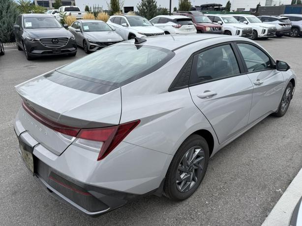 2024 Hyundai Elantra Preferred image 4