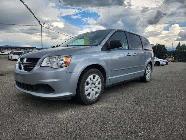 2015 Dodge Caravan SXT | 3.6L Pentastar V6 | Locally Owned & Operated | 2nd Row  image 1