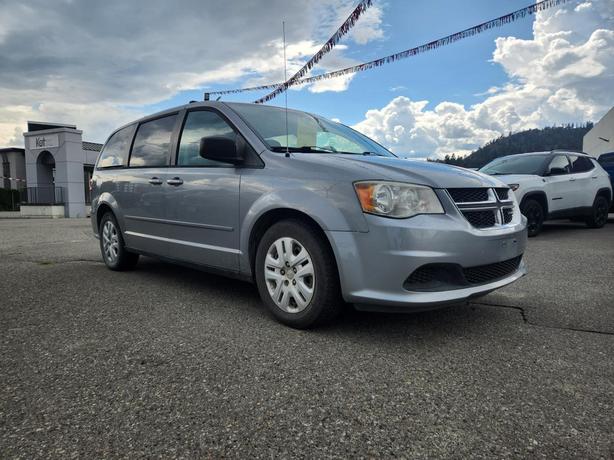 2015 Dodge Caravan SXT | 3.6L Pentastar V6 | Locally Owned & Operated | 2nd Row  image 2
