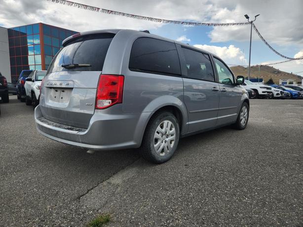 2015 Dodge Caravan SXT | 3.6L Pentastar V6 | Locally Owned & Operated | 2nd Row  image 3