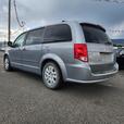 2015 Dodge Caravan SXT | 3.6L Pentastar V6 | Locally Owned & Operated | 2nd Row  thumbnail image 4
