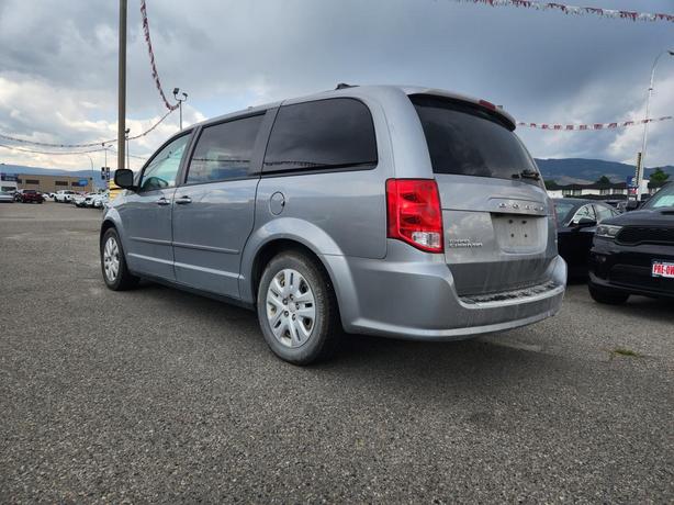 2015 Dodge Caravan SXT | 3.6L Pentastar V6 | Locally Owned & Operated | 2nd Row  image 4